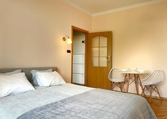 Cozy Two Bedrooms In Cracow Apartamento Cracóvia