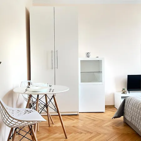 Cozy Two Bedrooms In Cracow Krakkó