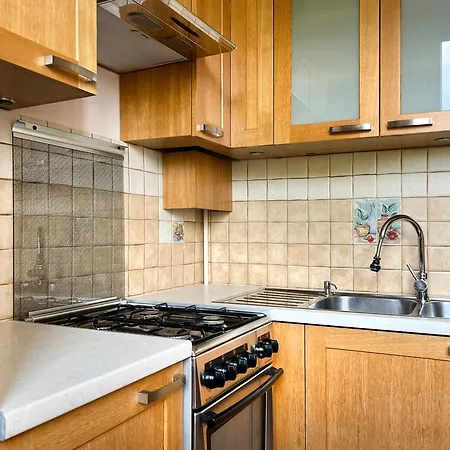 Cozy Two Bedrooms In Cracow Lägenhet