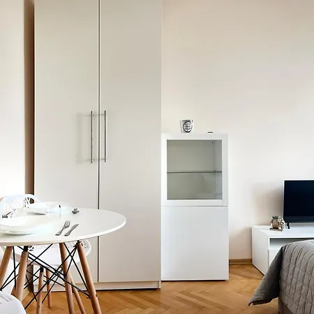 Cozy Two Bedrooms In Cracow 克拉科夫