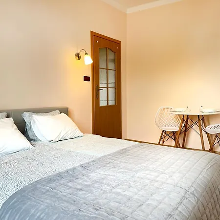 Cozy Two Bedrooms In Cracow