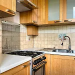 Cozy Two Bedrooms In Cracow Appartement