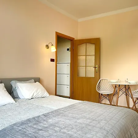 Cozy Two Bedrooms In Cracow Appartement Cracovie